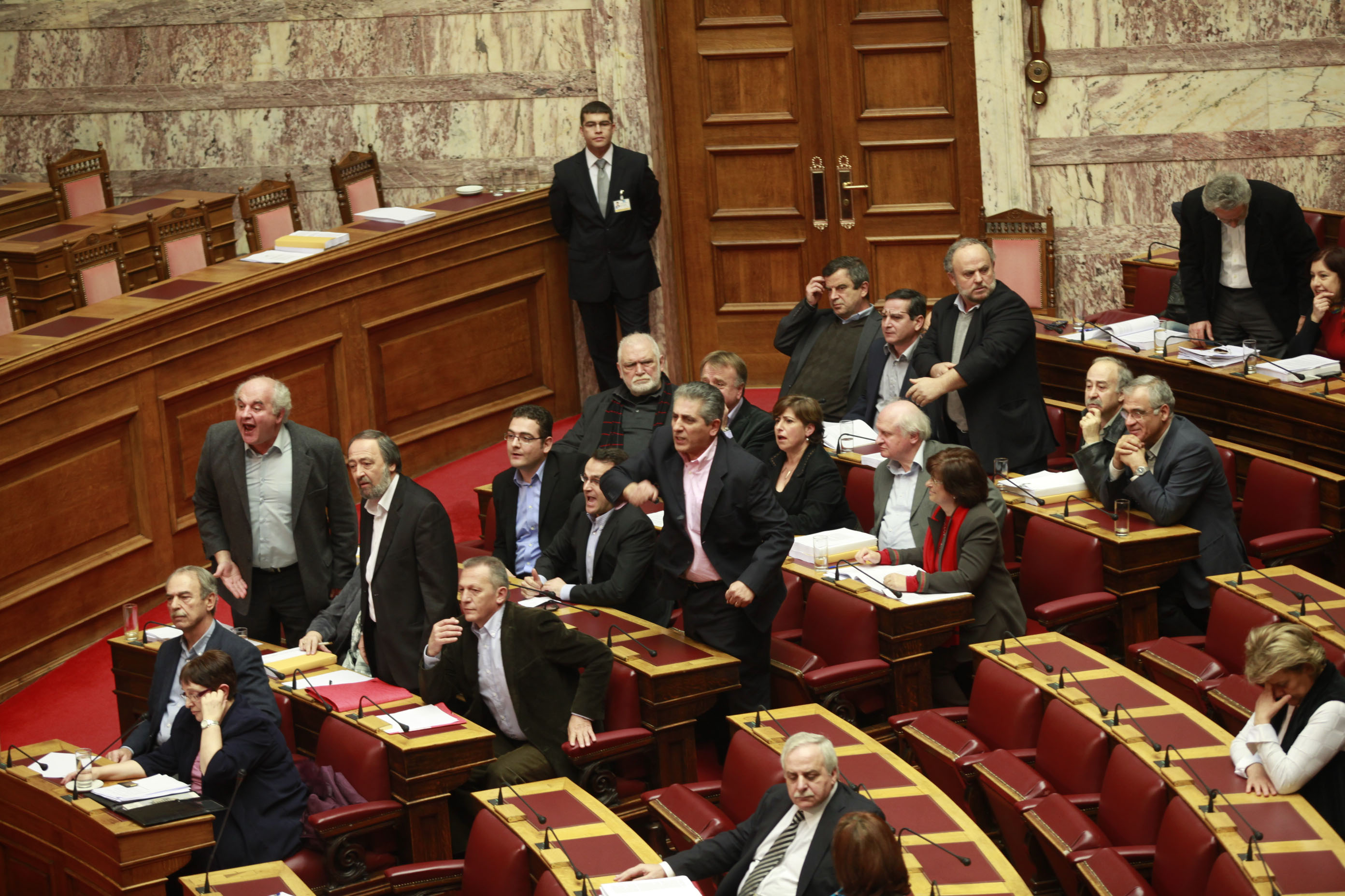 Μετά τη ΝΔ, και το ΚΚΕ απέχει από την Εξεταστική για το έλλειμμα του 2009