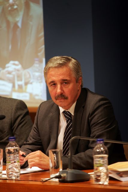 Eπιτάχυνση της σύνδεσης των μονάδων ΑΠΕ στο δίκτυο της ΔΕΗ ζητά ο Γ.Μανιάτης