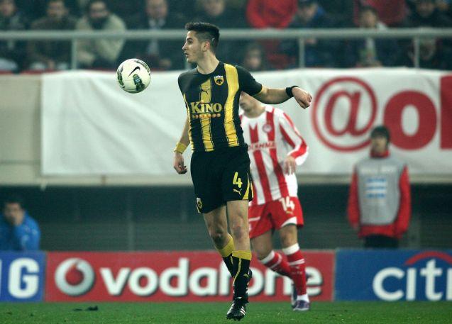 Στο στόχαστρο του Ολυμπιακού ο Μανωλάς