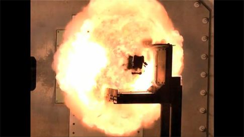 Ηλεκτρομαγνητικό όπλο των ΗΠΑ ανοίγει πυρ σε νέο βίντεο