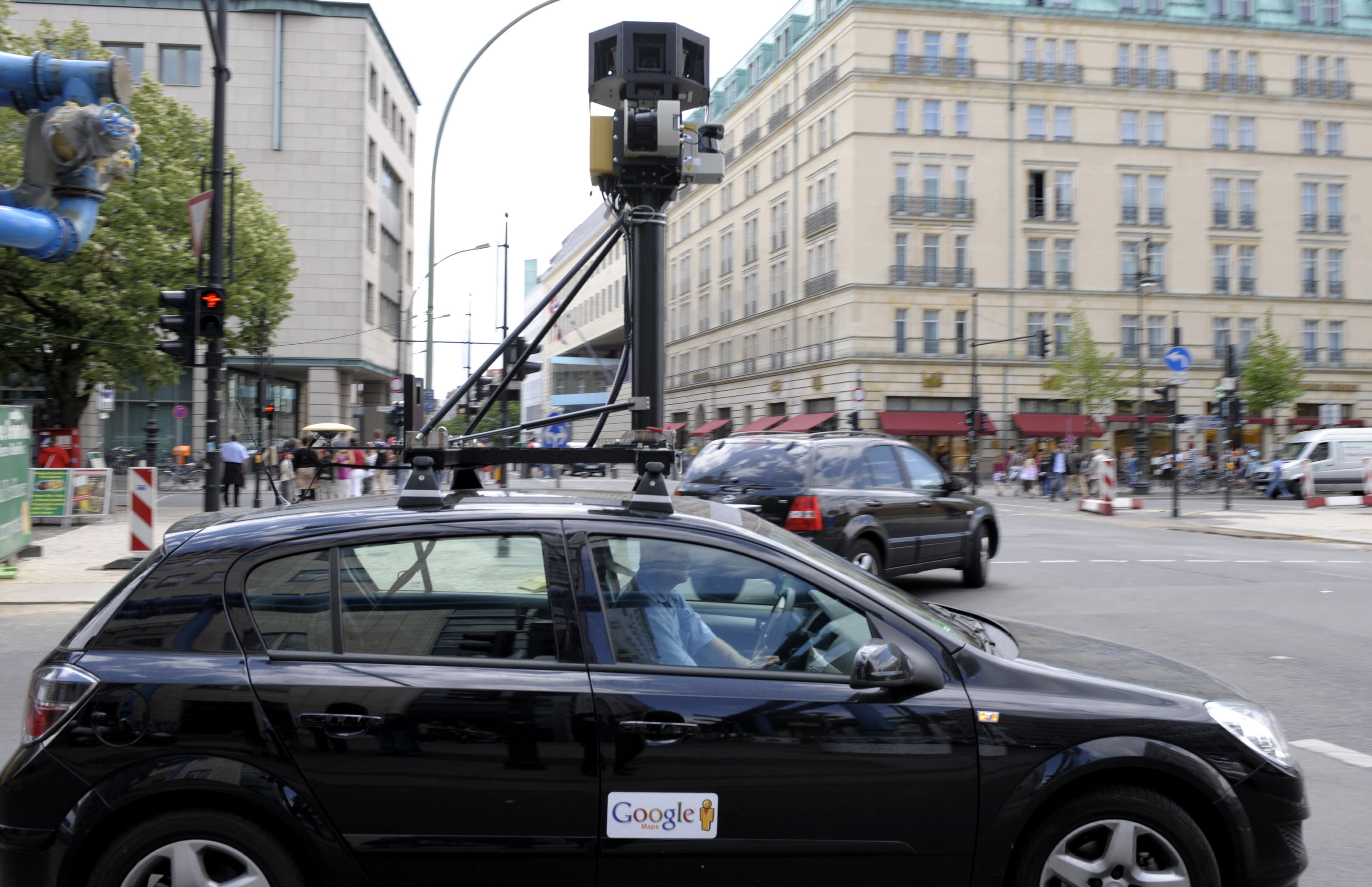 Βροχή τα ευτράπελα, αλλά και οι μηνύσεις κατά της Google Street View