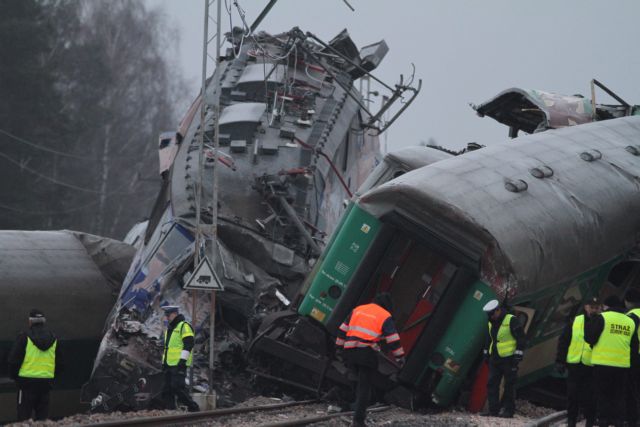 Πολύνεκρη σύγκρουση τρένων στην Πολωνία