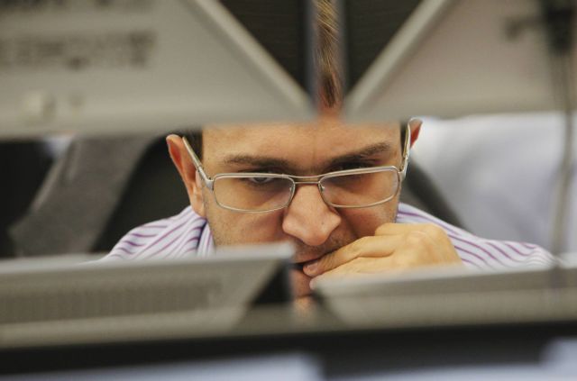 Αμετάβλητο το οικονομικό κλίμα το Φεβρουάριο, επιδείνωση της καταναλωτικής εμπιστοσύνης