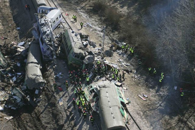 Διήμερο πένθος στην Πολωνία μετά το πολύνεκρο σιδηροδρομικό δυστύχημα