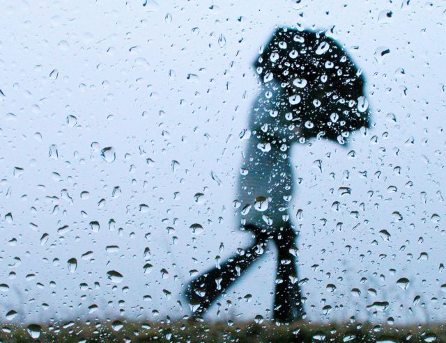 Χαλάει και πάλι ο καιρός με βροχές και χιόνια στα ορεινά μέχρι το Σάββατο