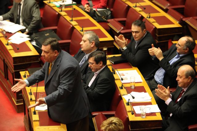 Προ ημερησίας διάταξης συζήτηση στη Βουλή για τα εθνικά θέματα ζητά ο Γ.Καρατζαφέρης