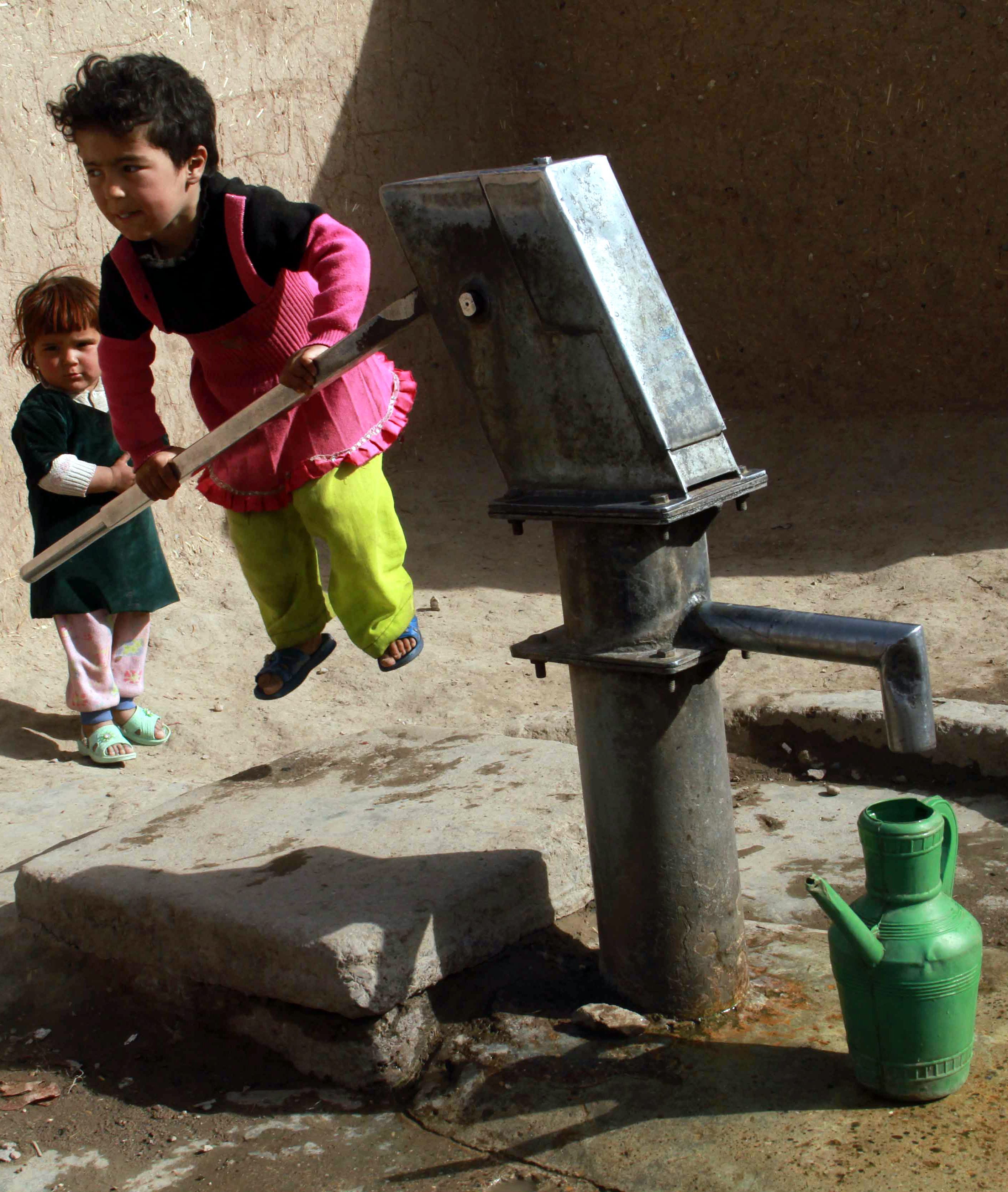 Περισσότερα άτομα απέκτησαν πρόσβαση σε πόσιμο νερό το διάστημα 1990-2010