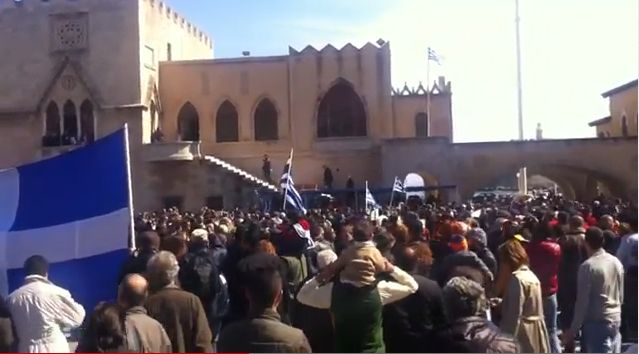 Διακόπηκε λόγω επεισοδίων η παρέλαση στη Ρόδο για την Ενσωμάτωση της Δωδεκανήσου