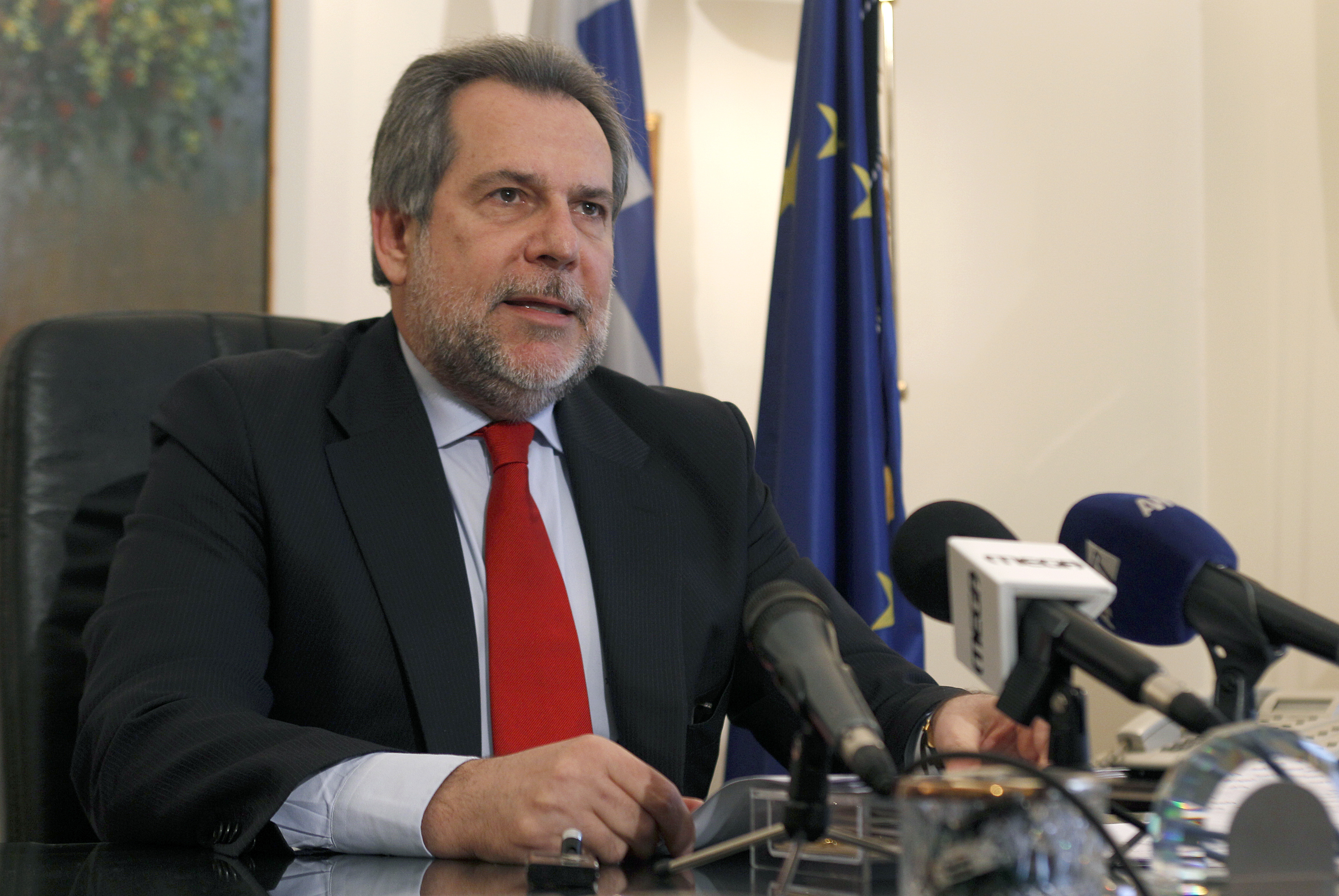 Απάντηση Παπουτσή στις αιχμές Χρυσοχοΐδη για αποδυνάμωση της αστυνόμευσης