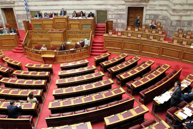 «Ψαλίδι» στη χρηματοδότηση των κομμάτων κατά 25% προτείνει το ΥΠΕΣ