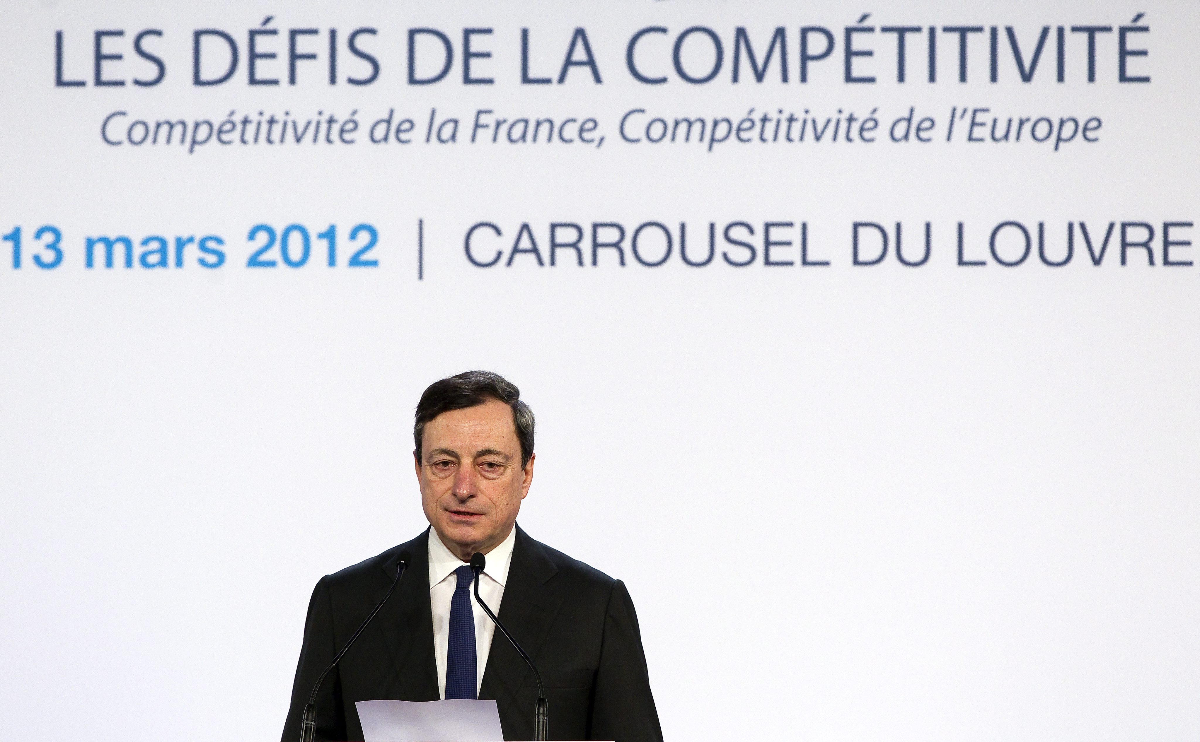 Να προχωρήσουν οι μεταρρυθμίσεις ζητεί από κράτη και τράπεζες ο Μάριο Ντράγκι