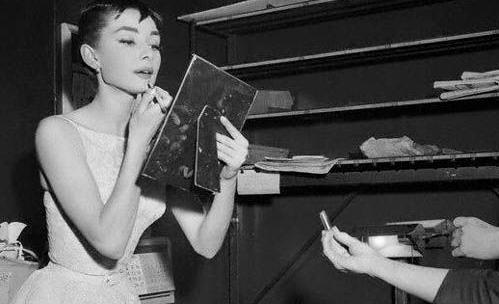 Tα 10 καλλυντικά που θα αλλάξουν τη ζωή μας