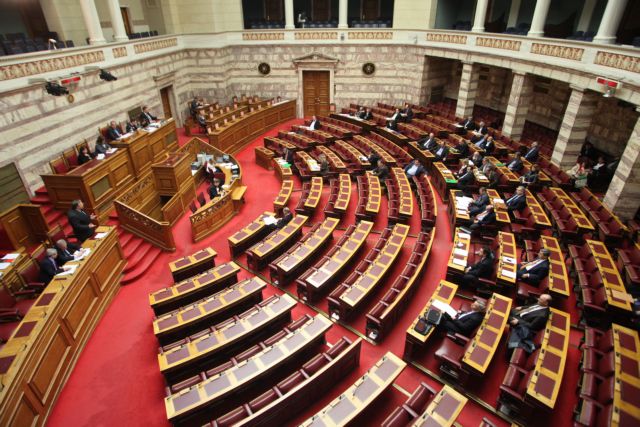 Δύο προτάσεις νόμου από 32 βουλευτές για μείωση των τιμών