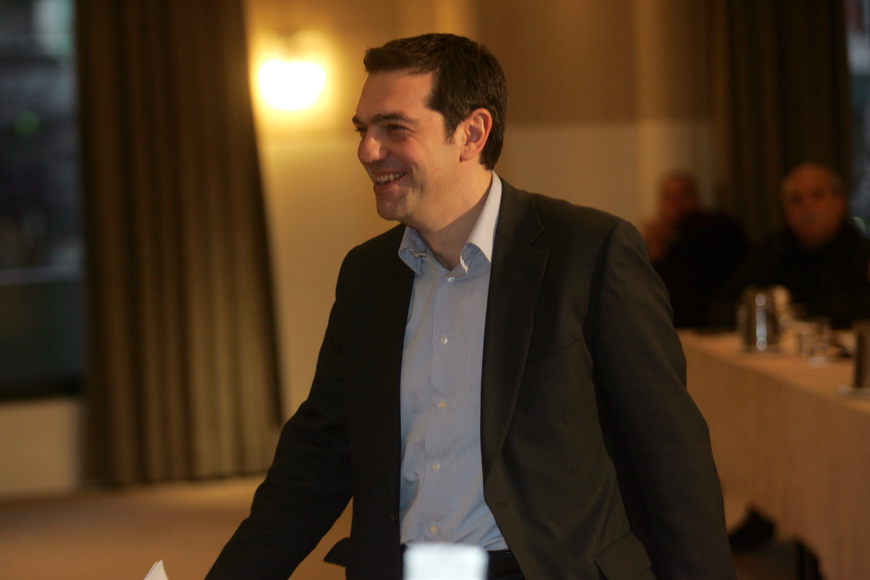 Επαφές Τσίπρα στην Κύπρο, συνάντηση με στελέχη του ΑΚΕΛ και της ΕΔΕΚ