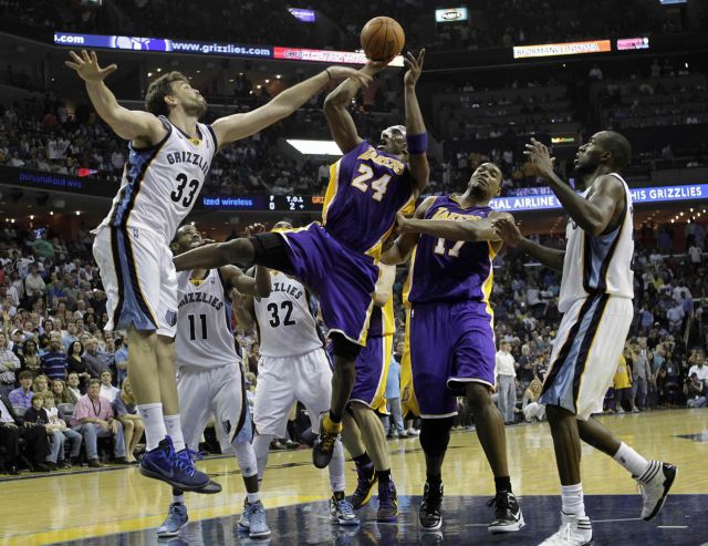 Μετά από δύο παρατάσεις κέρδισαν οι Λέικερς