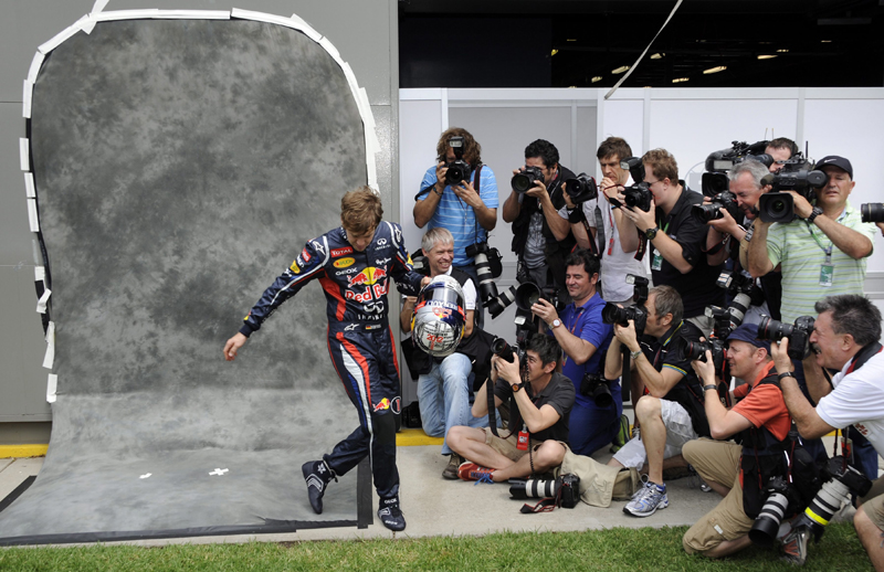 Η φωτογραφία της ημέρας Πέμπτη 15 Μαρτίου 2012: Το “ζεϊμπέκικο” του Sebastian