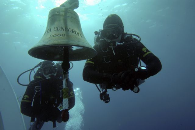 Εξαφανίστηκε η καμπάνα του βυθισμένου Costa Concordia