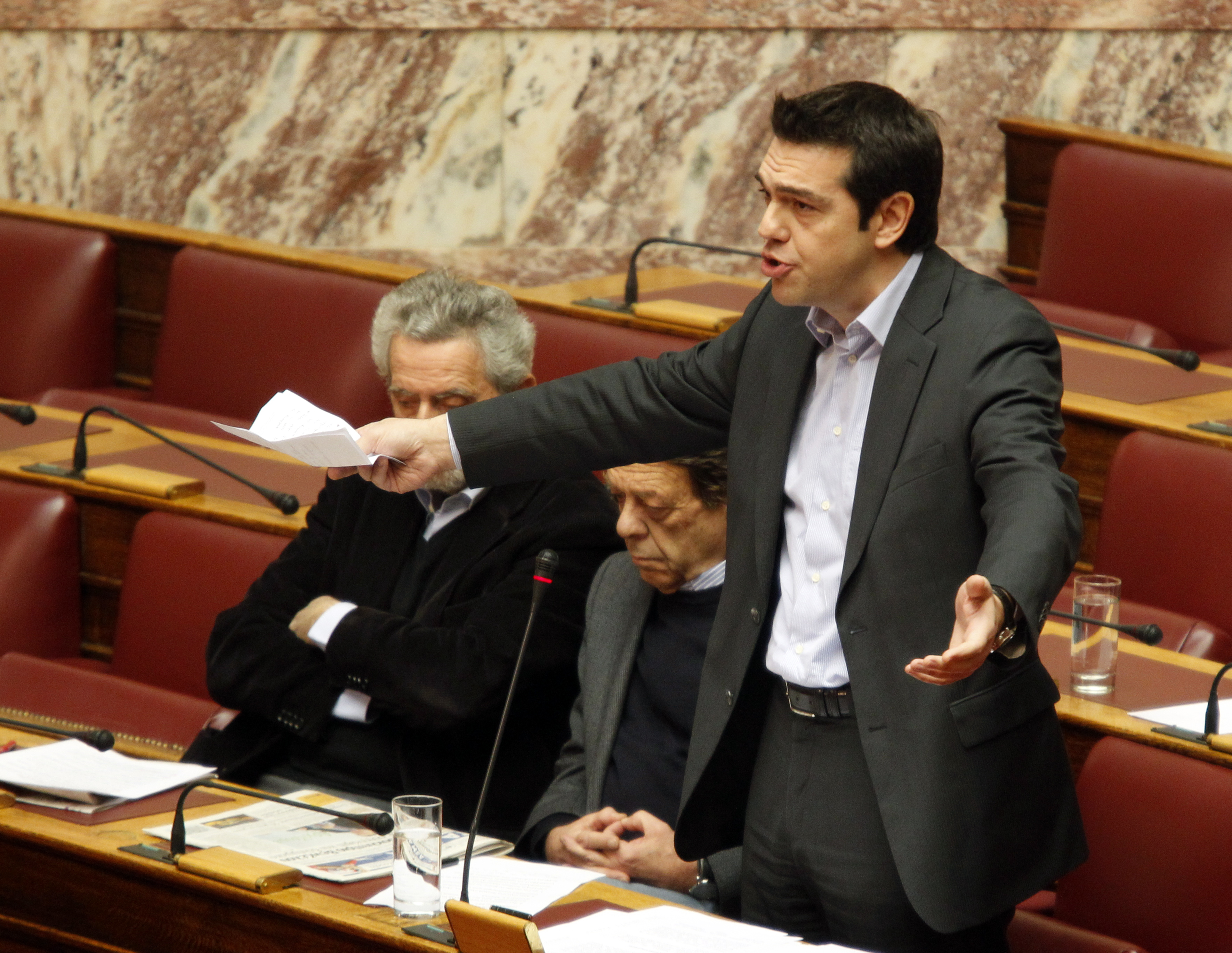 Σκληρή κόντρα Σαχινίδη – Τσίπρα για τα μέτρα του Μνημονίου ΙΙ