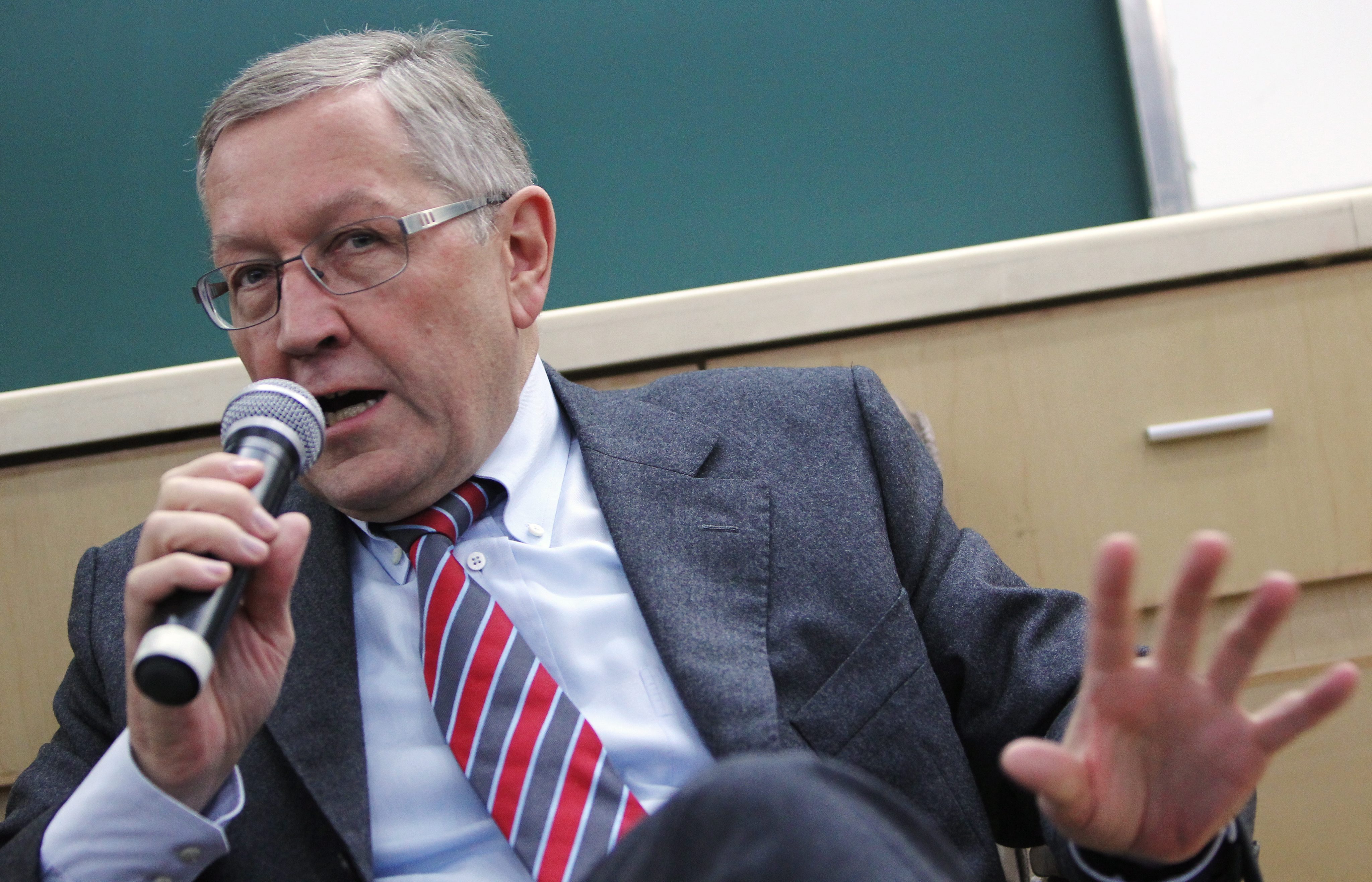 «Η Ελλάδα εφαρμόζει με παρρησία το πρόγραμμα διάσωσης» δήλωσε ο Ρέγκλινγκ