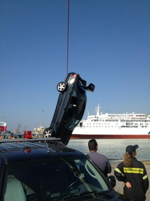 Αυτοκίνητο έπεσε στο λιμάνι του Πειραιά, νεκρός ανασύρθηκε ο οδηγός του