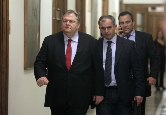 Επιχείρηση επανασυσπείρωσης ξεκινά ο Ευ.Βενιζέλος από το βήμα της ΚΟ του ΠΑΣΟΚ