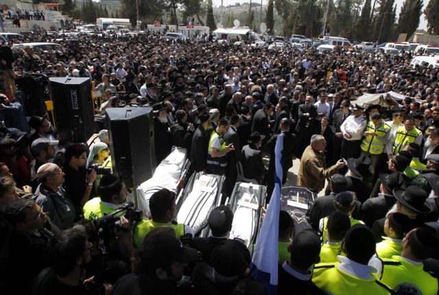 Σε κλίμα οδύνης οι κηδείες των τεσσάρων θυμάτων της σφαγής στην Τουλούζη