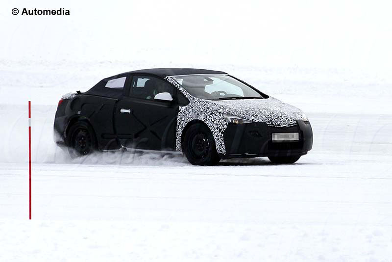 Opel Astra Cabrio 2012: «Μεταλλικός ουράνιος θόλος»