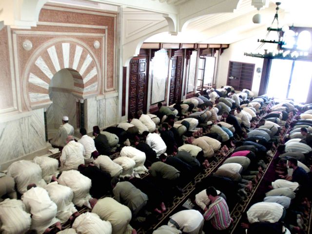 Ιμάμης στην Ισπανία παροτρύνει τους άνδρες να δέρνουν τις γυναίκες τους