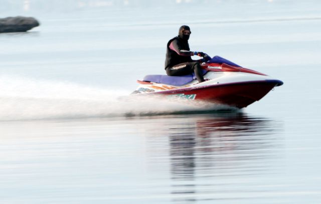 Απαγορεύεται η κυκλοφορία τζετ σκι τους θερινούς μήνες στον Πειραιά