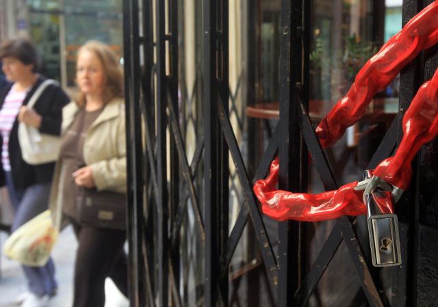 Στα πρόθυρα να κατεβάσουν ρολά 63.000 μικρομεσαίες επιχειρήσεις