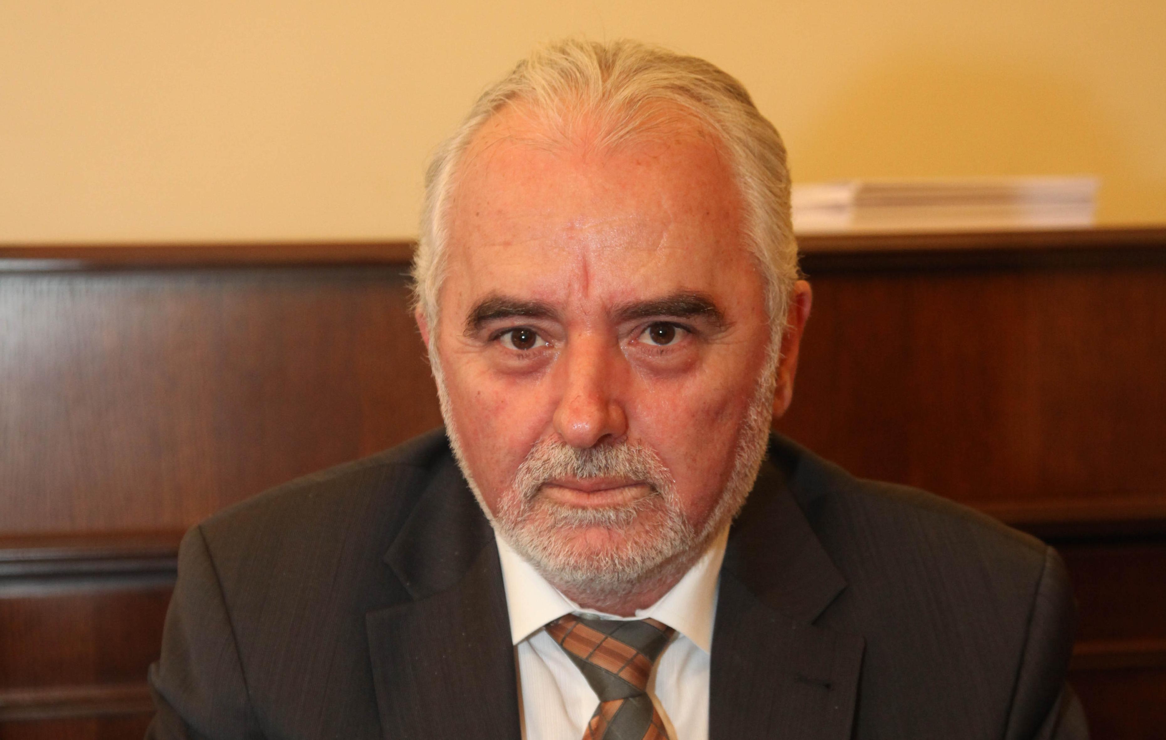 Νέα πρόσκληση Κουτρουμάνη προς κοινωνικούς εταίρους για συμφωνία στις συμβάσεις