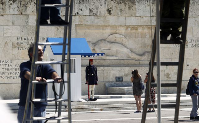 Η ανάγκη για ενότητα στα μηνύματα της πολιτειακής και πολιτικής ηγεσίας για την 25η Μαρτίου