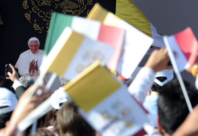 Ενθουσιώδη υποδοχή επιφύλαξαν οι Μεξικανοί στον Πάπα Βενέδικτο ΙΣτ΄