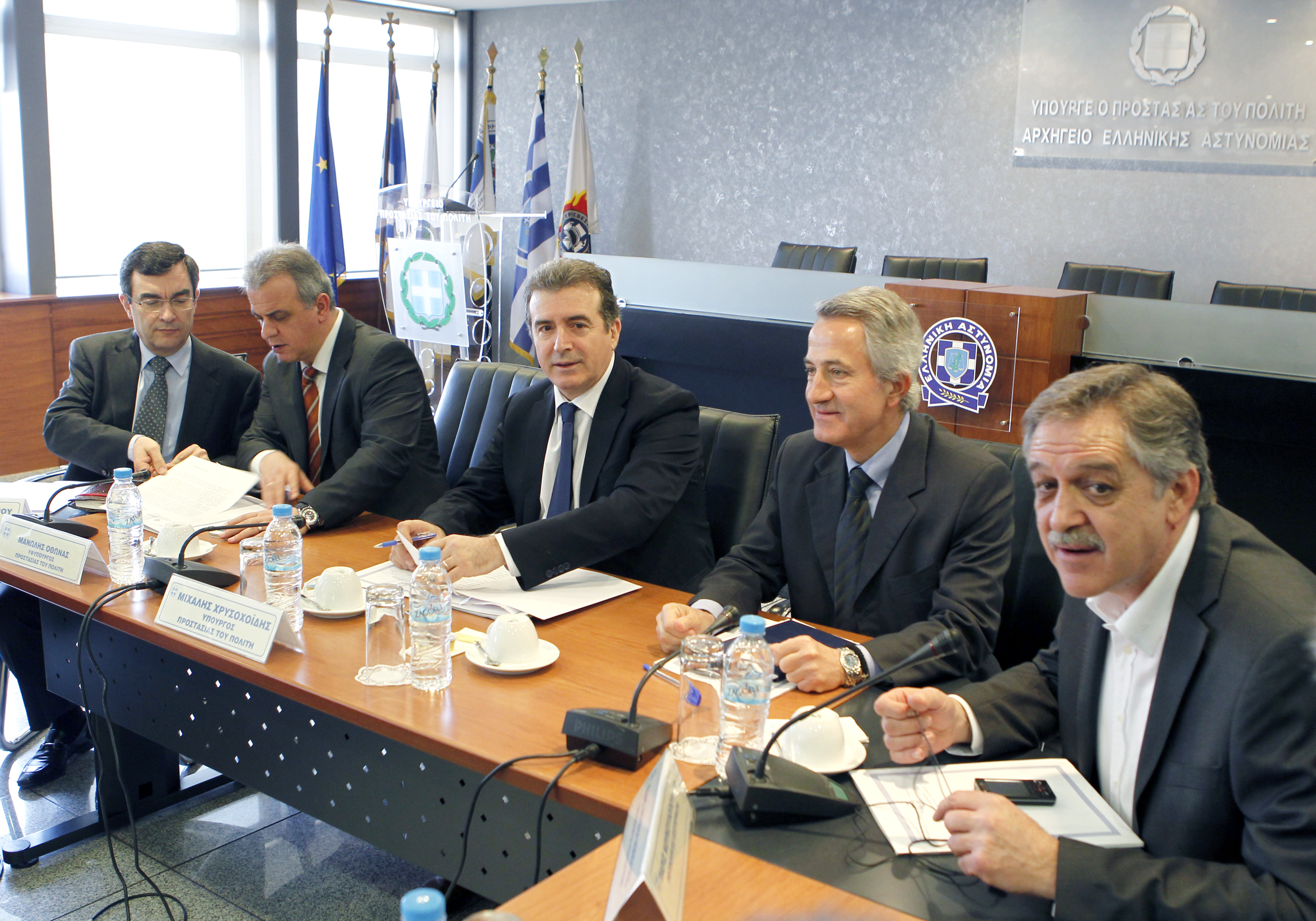 Κέντρα κράτησης παράνομων μεταναστών σε όλη την ηπειρωτική Ελλάδα