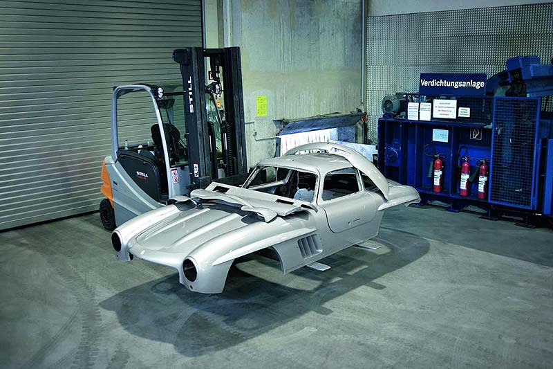 Καταστρέφοντας μία Μercedes-Benz 300 SL