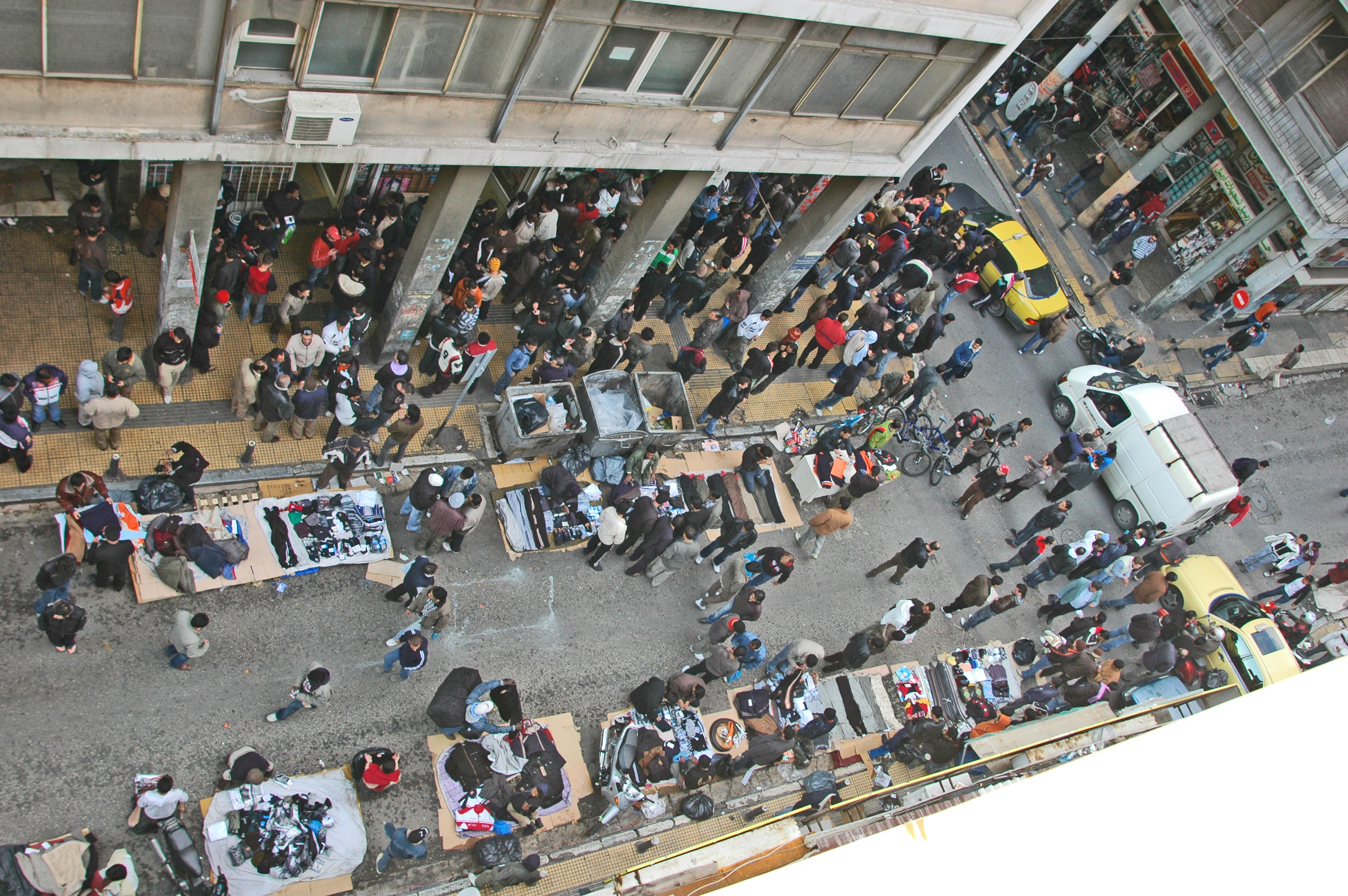 Επιχείρηση-«σκούπα» για τη σύλληψη παράνομων μεταναστών στην Αθήνα