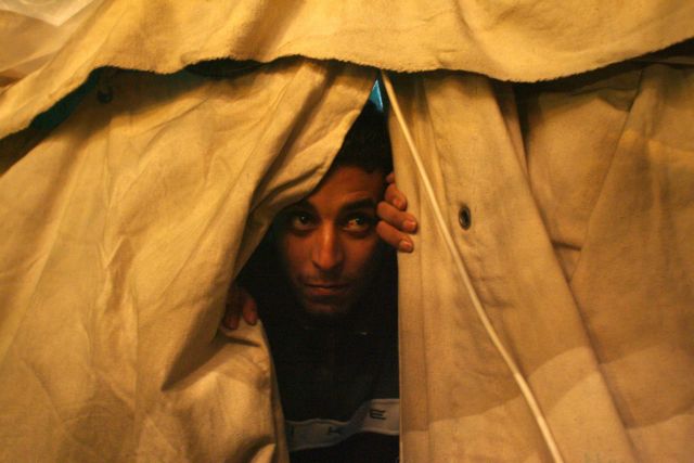 Περιορισμένη χρήση των κέντρων κράτησης μεταναστών ζητά ο Επίτροπος Ανθρωπίνων Δικαιωμάτων