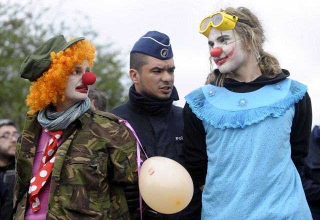 Μαζικές προσαγωγές διαδηλωτών έξω από την έδρα του ΝΑΤΟ στις Βρυξέλλες
