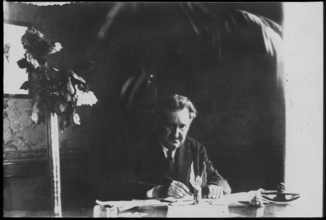 Έτος Μανώλη Καλομοίρη ανακηρύχθηκε το 2012