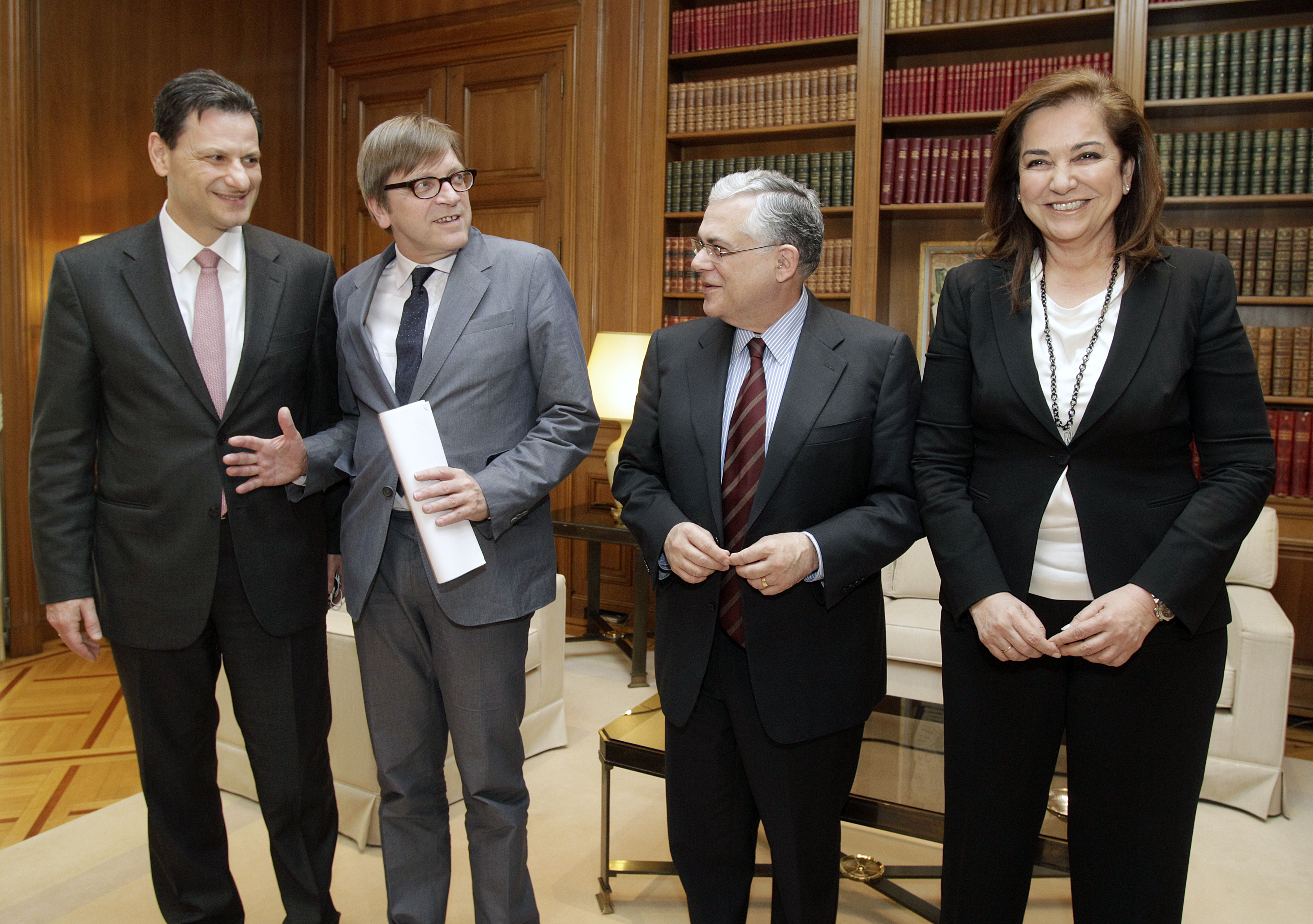 Στον πρωθυπουργό η Ντ.Μπακογιάννη και ο Γκ.Φέρχοφστατ με πρόταση για την οικονομία