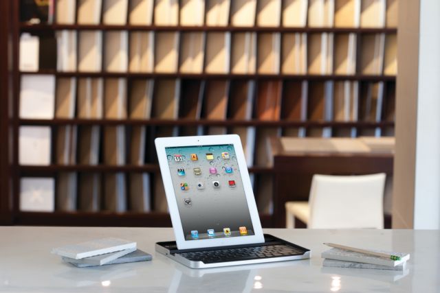 Logitech Keyboard Case στο νέο iPad