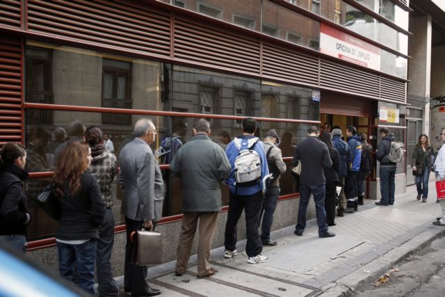 Ξεπέρασαν τα 4,75 εκατομμύρια οι άνεργοι στην Ισπανία τον Μάρτιο