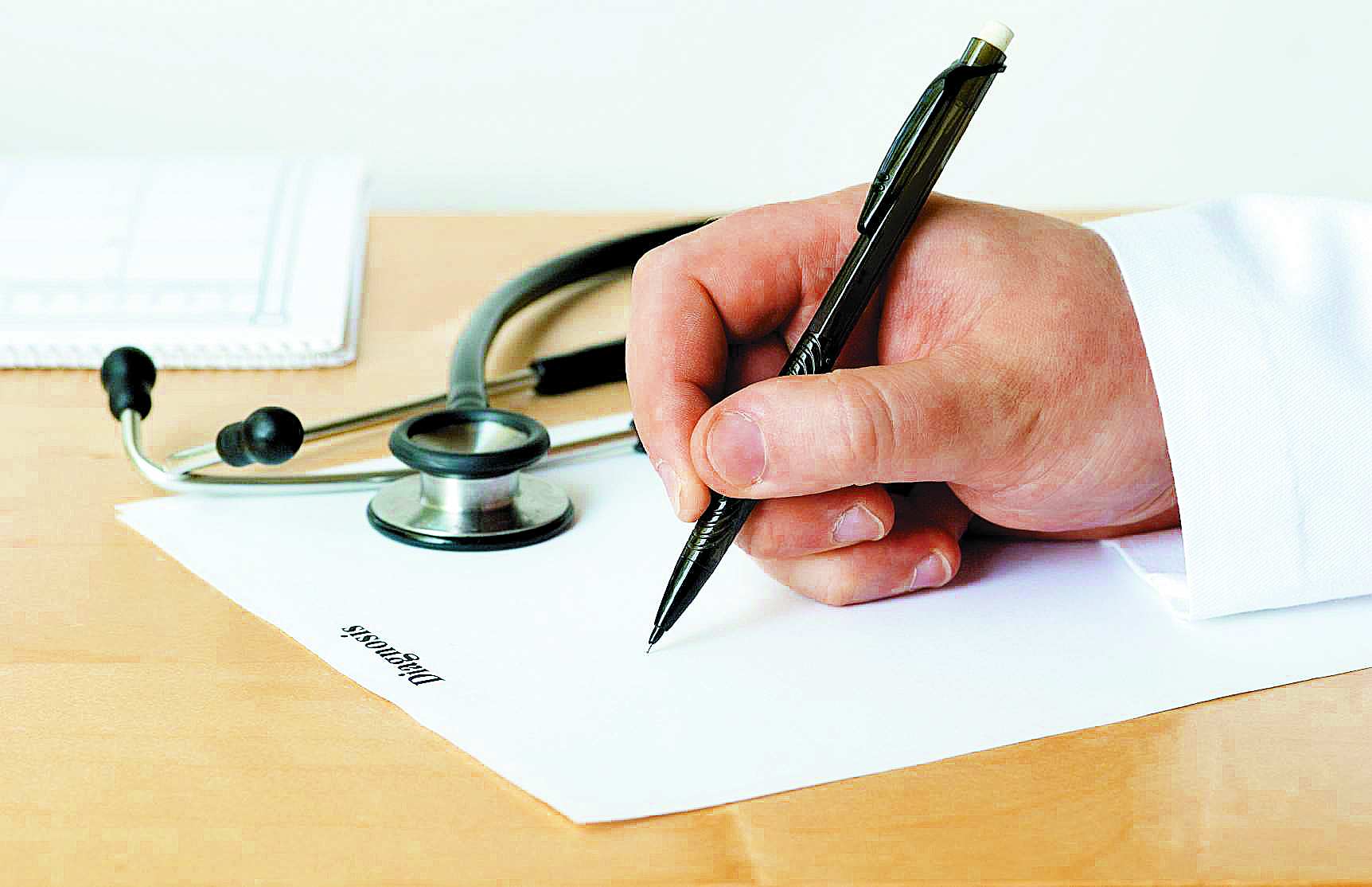 Ανεφάρμοστη η συνταγογράφηση βάσει δραστικής ουσίας, σύμφωνα με την Π.Ε.Φ.