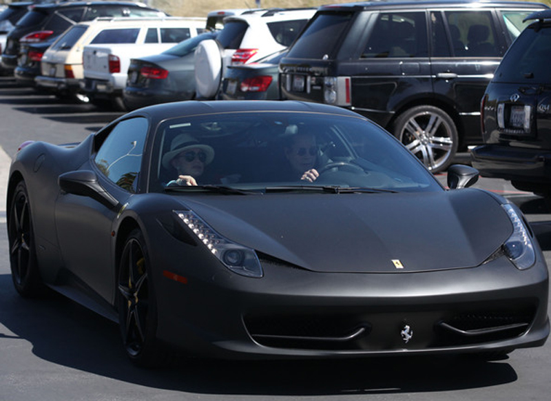 H φωτογραφία της ημέρας – Τετάρτη 4 Απριλίου 2012: Η πρώτη βόλτα με οδηγό τον Ozzy Osbourne