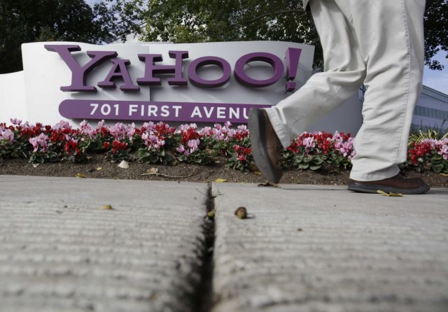 Το Facebook αμύνεται δια της επιθέσεως στο Yahoo