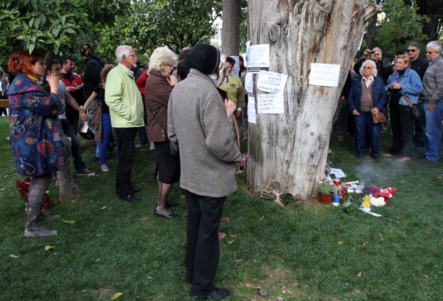 Τον γύρο του κόσμου κάνει η είδηση της αυτοκτονίας του 77χρονου συνταξιούχου στο Σύνταγμα