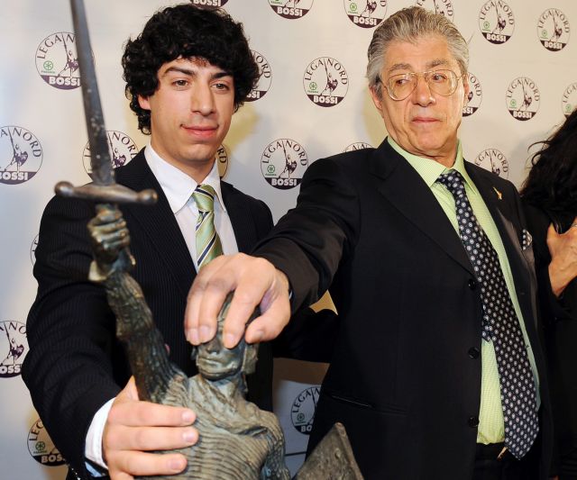 Παραιτήθηκε ο γιος του Μπόσι από περιφερειακός σύμβουλος της Λέγκας