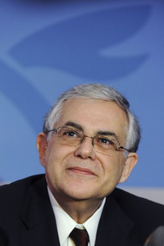 2011-2012: ΛΟΥΚΑΣ ΠΑΠΑΔΗΜΟΣ