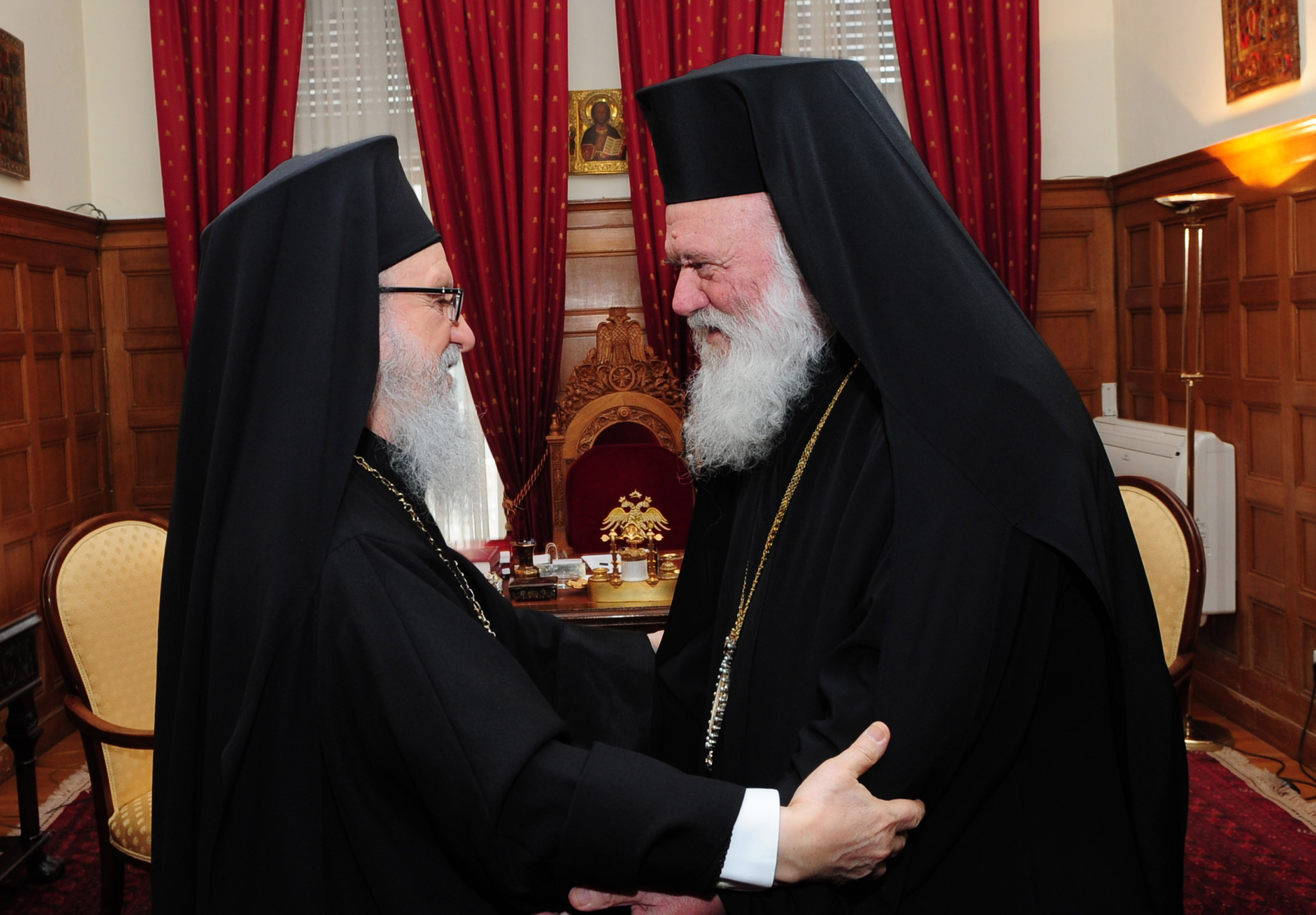 Πασχαλινές ευχές με τον Αθηνών Ιερώνυμο και Αμερικής Δημήτριο αντάλλαξε ο Γ.Παπανδρέου