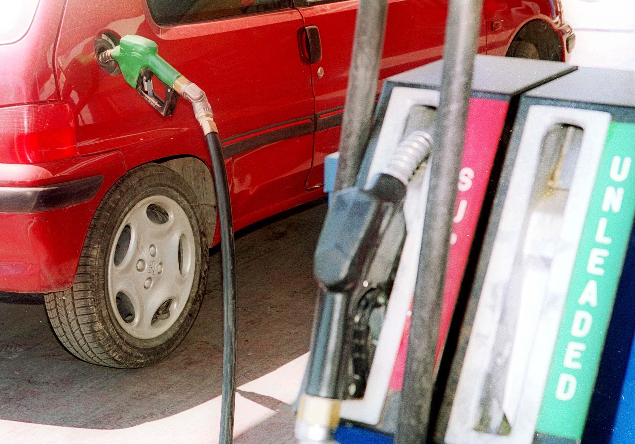 Με την αμόλυβδη να αγγίζει τα 2 ευρώ η έξοδος των εκδρομέων του Πάσχα